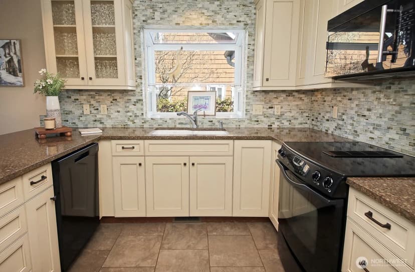 Property photo for 2471 Soundview Drive, Langley photo 9