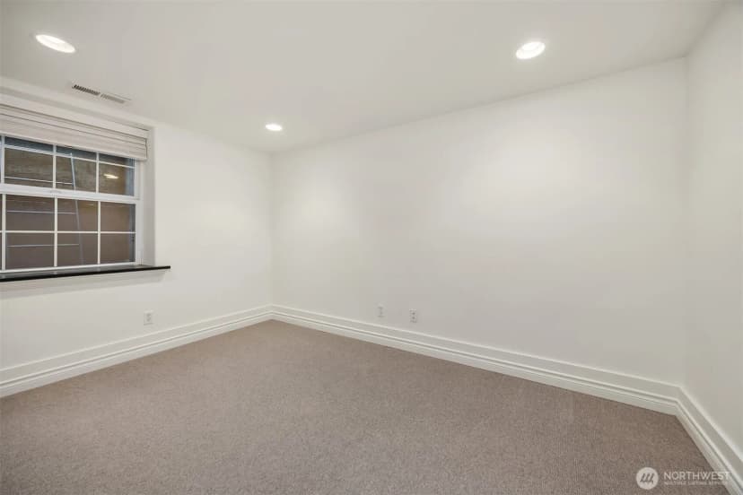 Property photo for 4003 Densmore Avenue N, Seattle photo 16