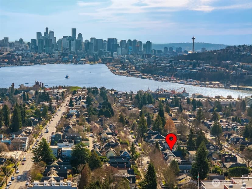 Property photo for 4003 Densmore Avenue N, Seattle photo 23