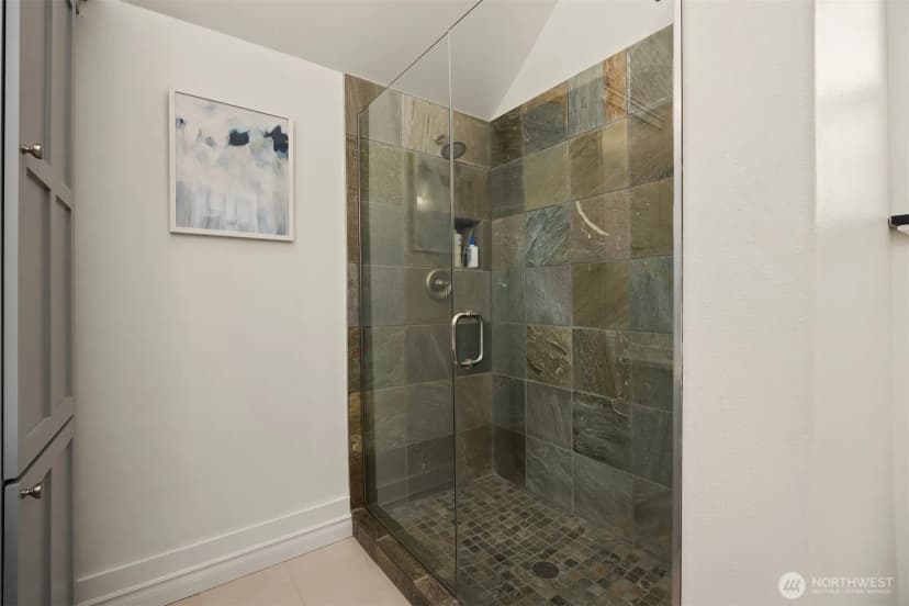 Property photo for 4003 Densmore Avenue N, Seattle photo 12