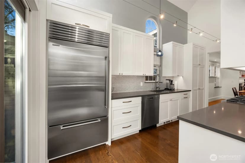 Property photo for 4003 Densmore Avenue N, Seattle photo 5