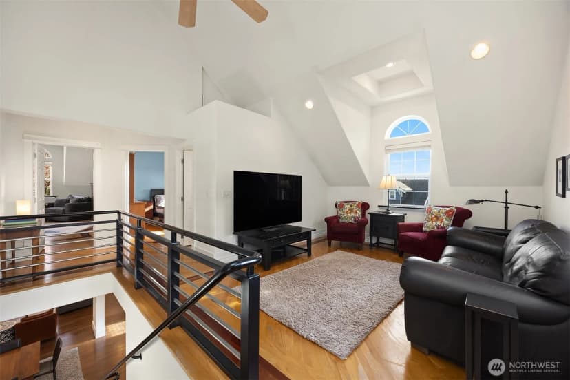 Property photo for 4003 Densmore Avenue N, Seattle photo 9