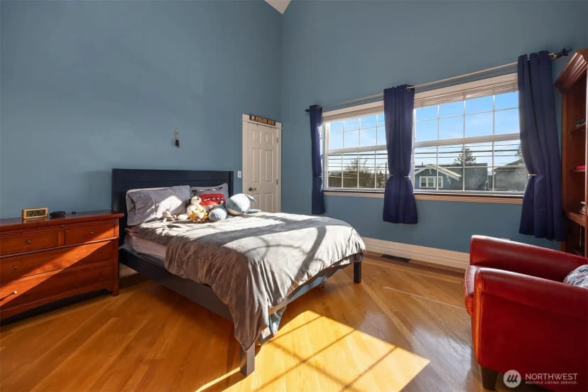 Property photo for 4003 Densmore Avenue N, Seattle photo 14