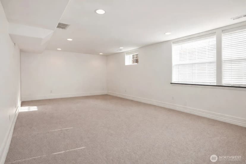 Property photo for 4003 Densmore Avenue N, Seattle photo 18