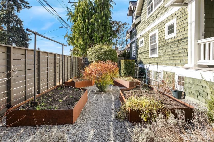 Property photo for 4003 Densmore Avenue N, Seattle photo 20