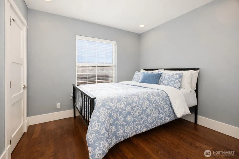 Property photo for 4003 Densmore Avenue N, Seattle photo 13