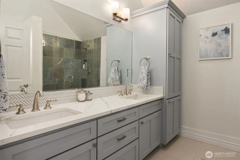 Property photo for 4003 Densmore Avenue N, Seattle photo 11