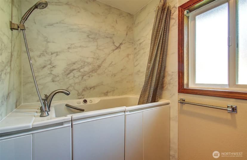 Property photo for 100 Inglewood Drive, Longview photo 18