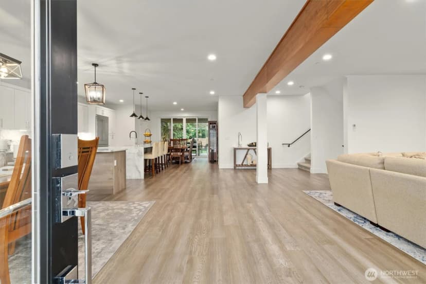 Property photo for 6921 55th Avenue S, Seattle photo 2