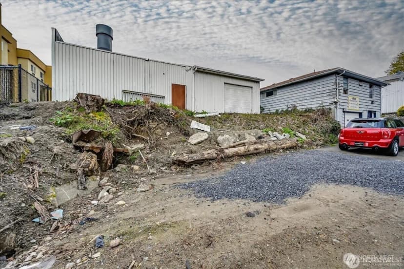 Property photo for 13720 Aurora Avenue N, Seattle photo 28