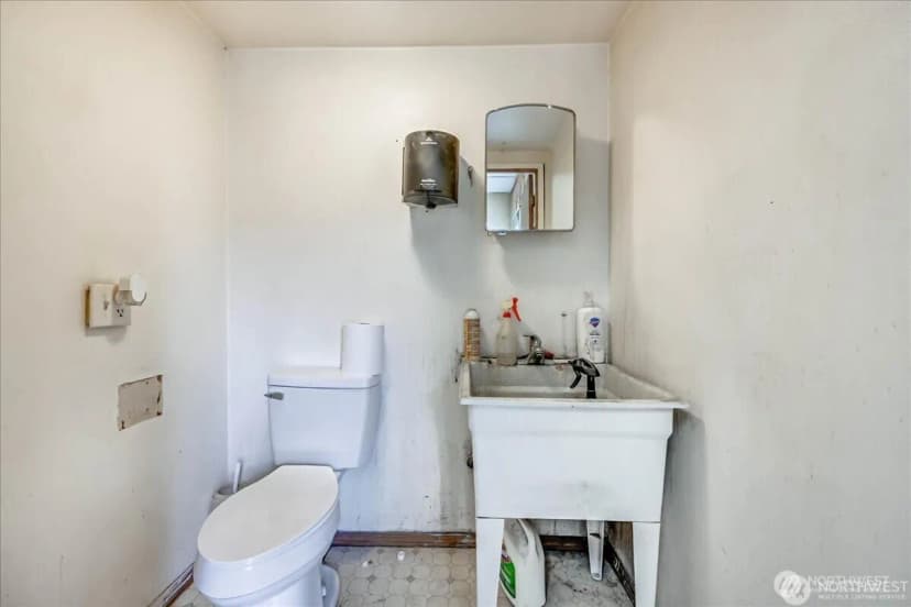 Property photo for 13720 Aurora Avenue N, Seattle photo 21