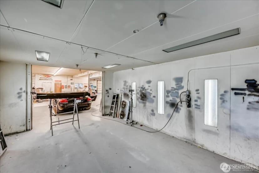 Property photo for 13720 Aurora Avenue N, Seattle photo 17