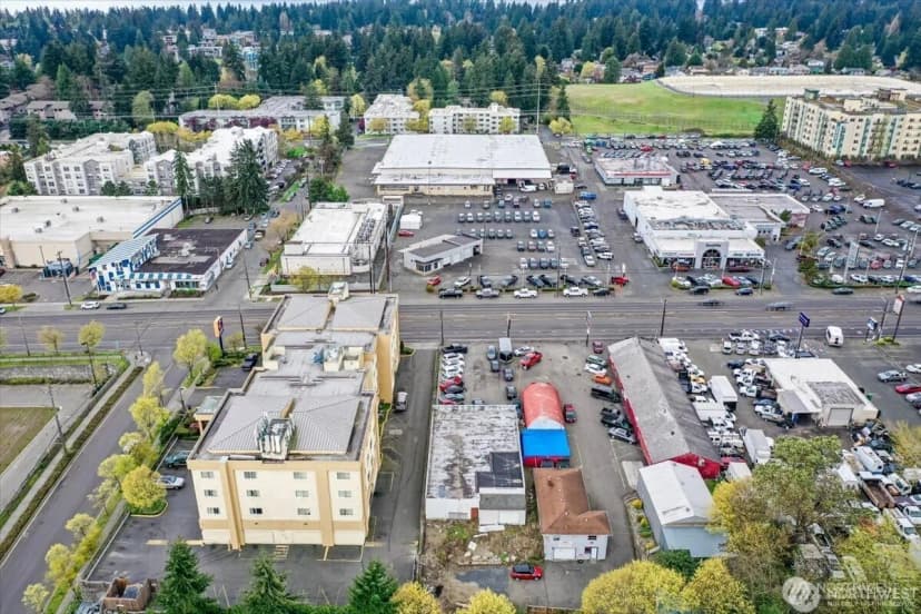 Property photo for 13720 Aurora Avenue N, Seattle photo 10