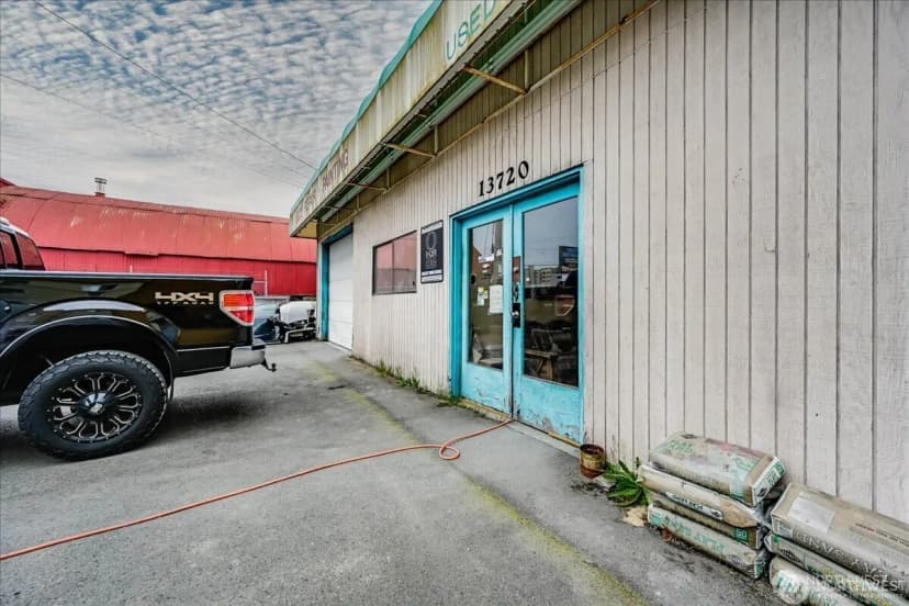 Property photo for 13720 Aurora Avenue N, Seattle photo 22
