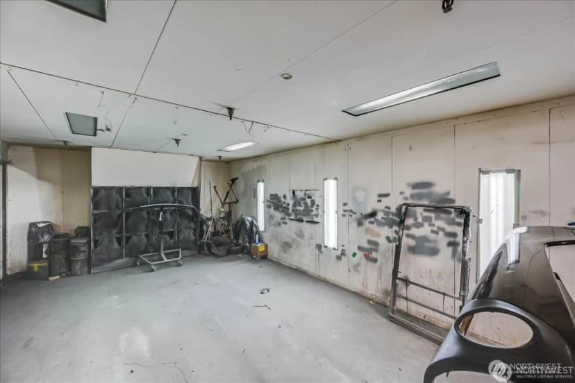 Property photo for 13720 Aurora Avenue N, Seattle photo 16