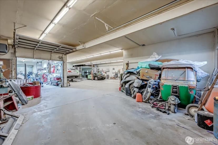 Property photo for 13720 Aurora Avenue N, Seattle photo 13