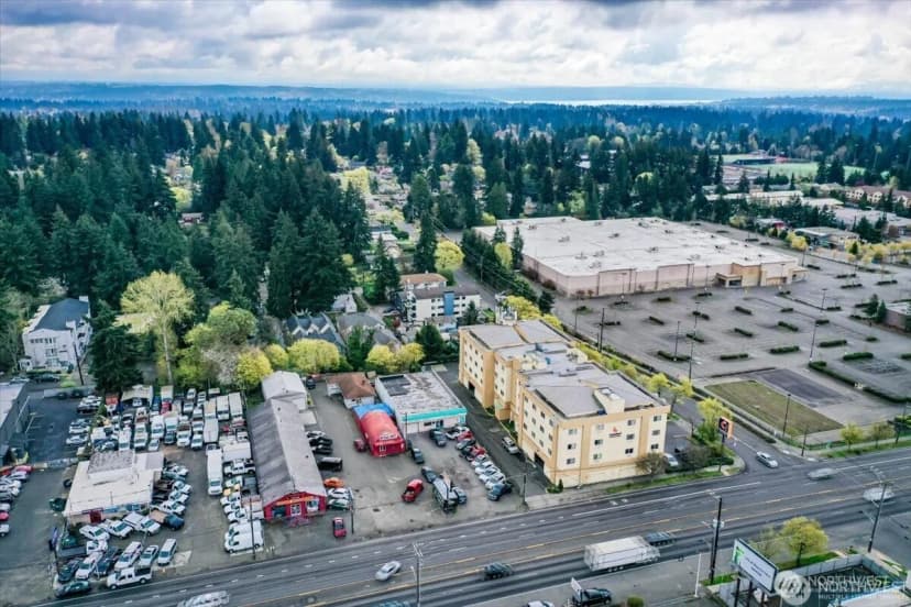 Property photo for 13720 Aurora Avenue N, Seattle