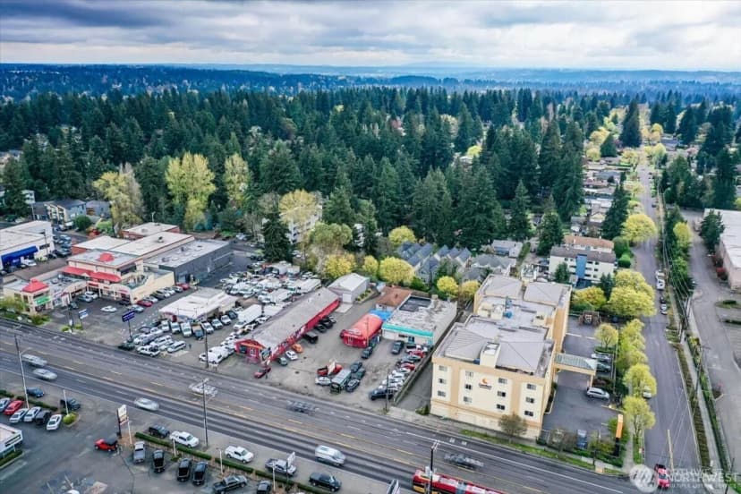 Property photo for 13720 Aurora Avenue N, Seattle photo 9