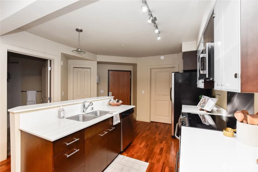 Property photo for 159 Denny Way #402, Seattle photo 7