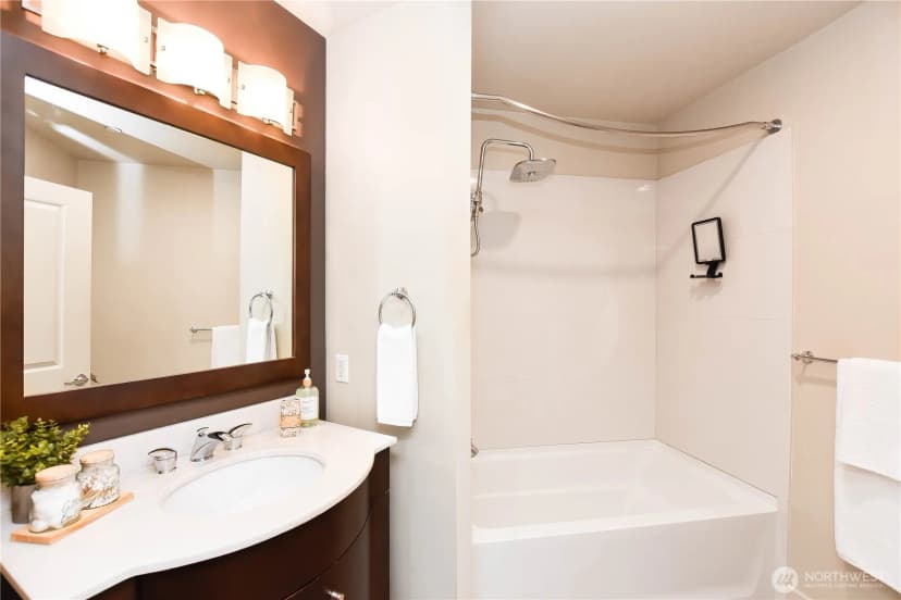 Property photo for 159 Denny Way #402, Seattle photo 12