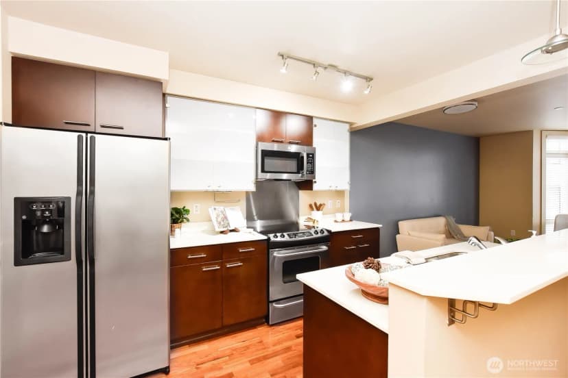 Property photo for 159 Denny Way #402, Seattle photo 4