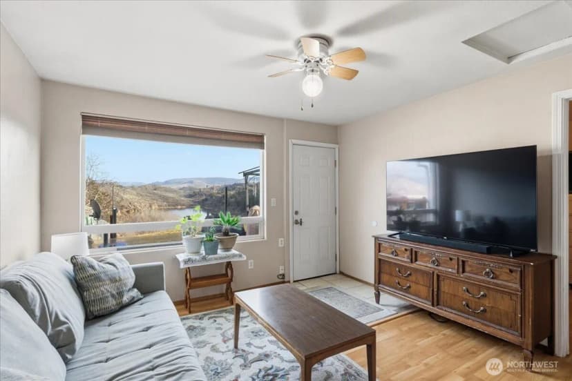 Property photo for 117 Young Street, Grand Coulee photo 10