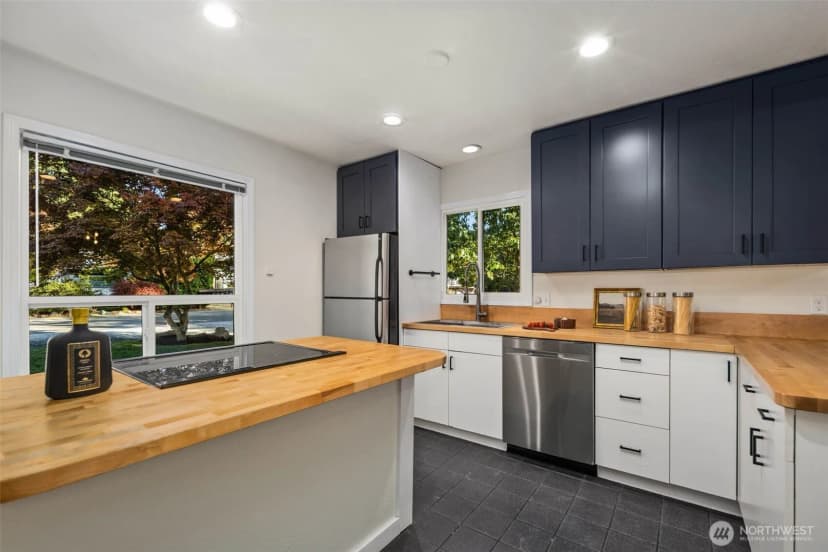 Property photo for 14035 2nd Avenue Nw, Seattle photo 11