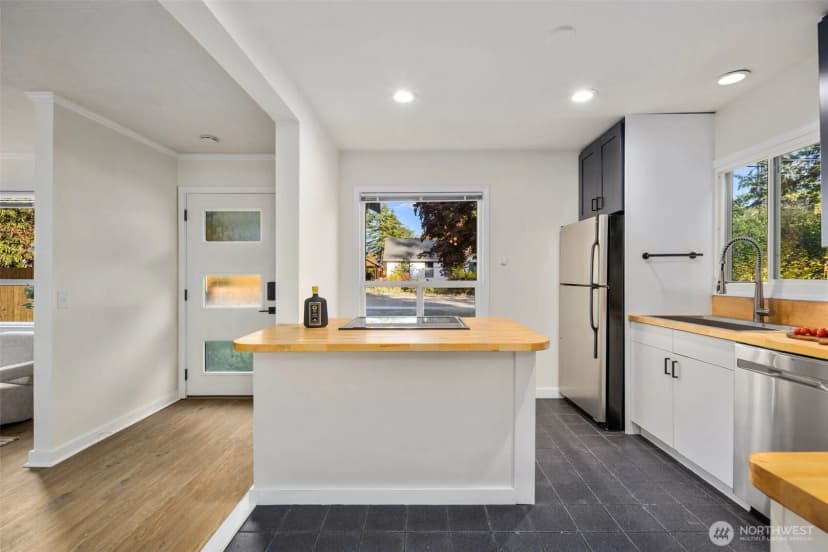 Property photo for 14035 2nd Avenue Nw, Seattle photo 12