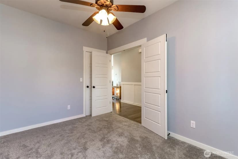 Property photo for 6820 9th Street E, Fife photo 2