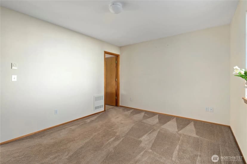 Property photo for 161 W Whidbey Avenue #21, Oak Harbor photo 23