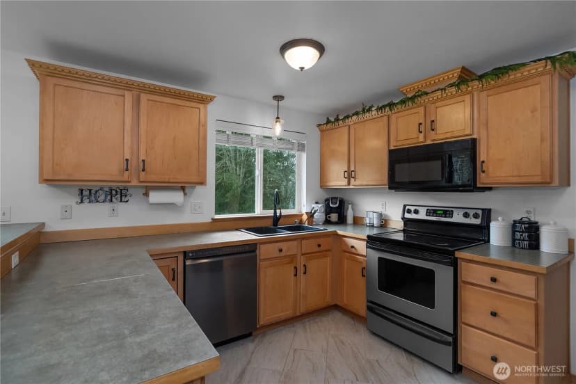 Property photo for 6 N Clear View Drive, Montesano photo 11