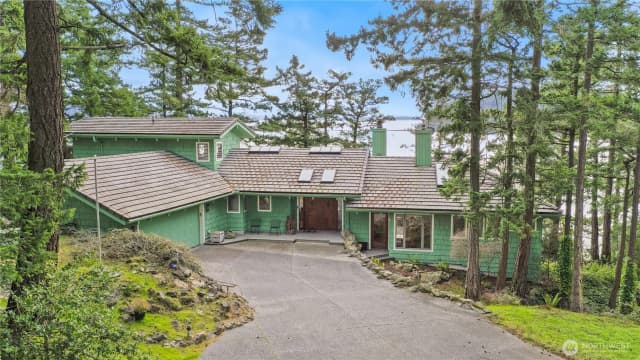 Property photo for 736 Tillamuk Drive, La Conner photo 2