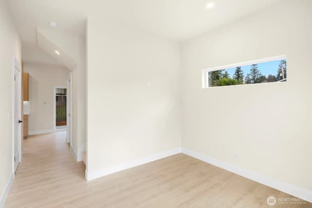 Property photo for 910 S 138th Street #b, Burien photo 5