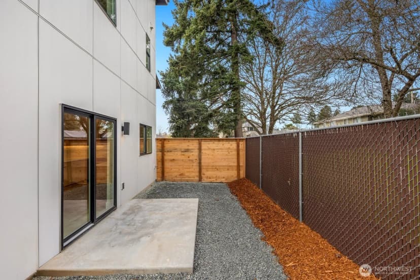 Property photo for 910 S 138th Street #b, Burien photo 16
