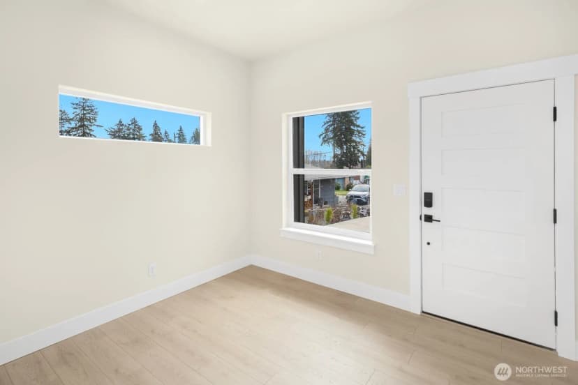 Property photo for 910 S 138th Street #b, Burien photo 4