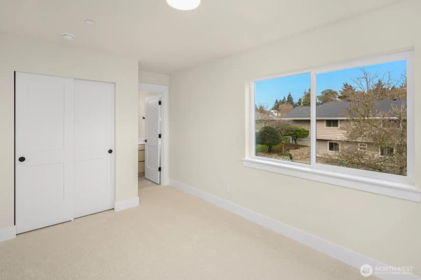 Property photo for 910 S 138th Street #b, Burien photo 14