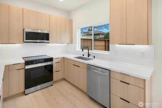Property photo for 910 S 138th Street #b, Burien photo 3