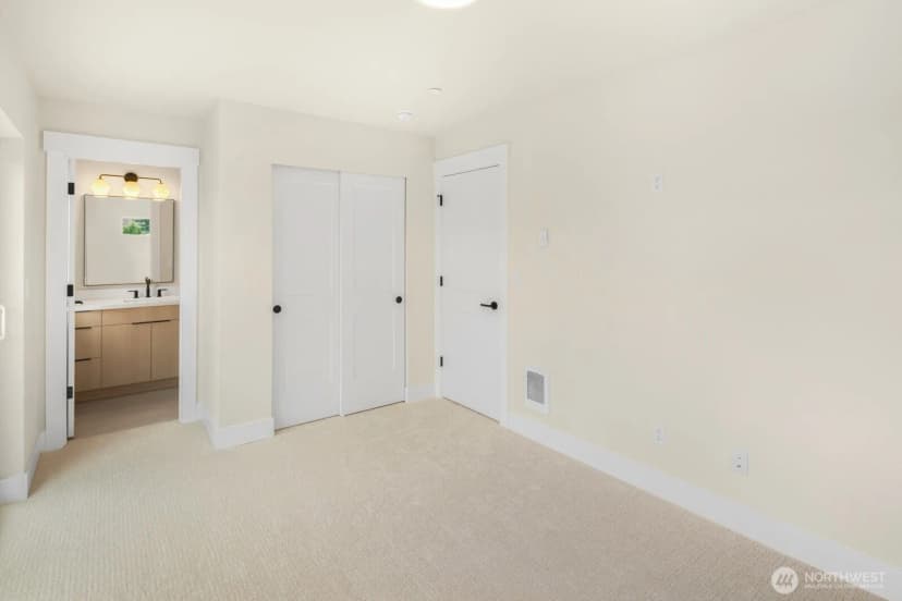 Property photo for 910 S 138th Street #b, Burien photo 11