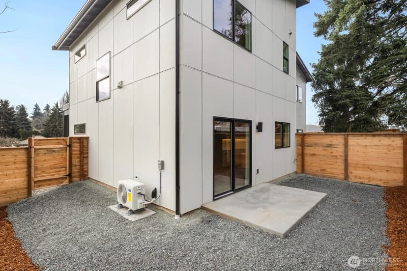 Property photo for 910 S 138th Street #b, Burien photo 15