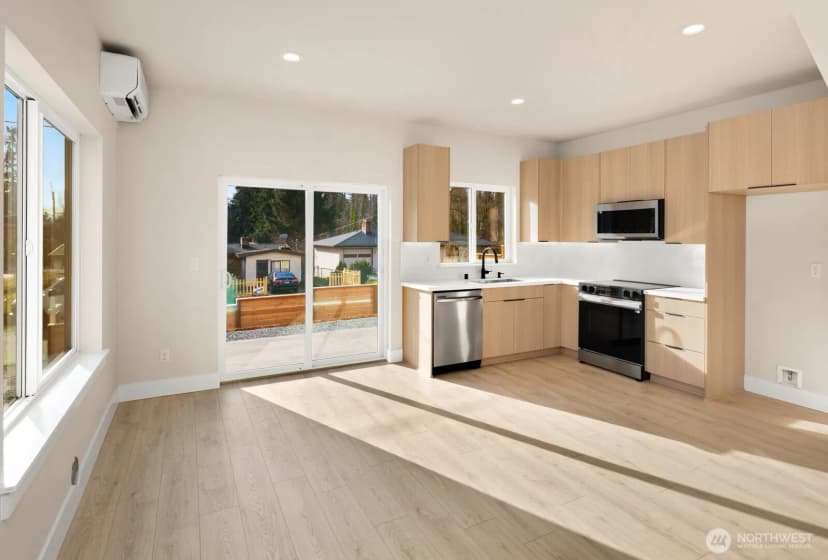 Property photo for 908 S 138th Street, Burien photo 6