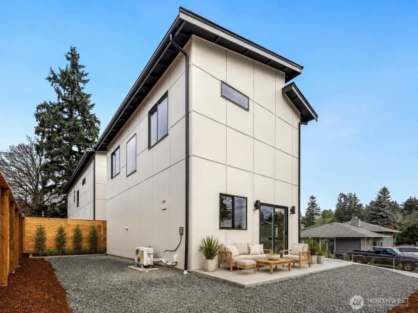 Property photo for 908 S 138th Street, Burien photo 13