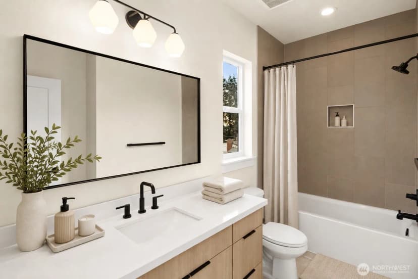 Property photo for 908 S 138th Street, Burien photo 9