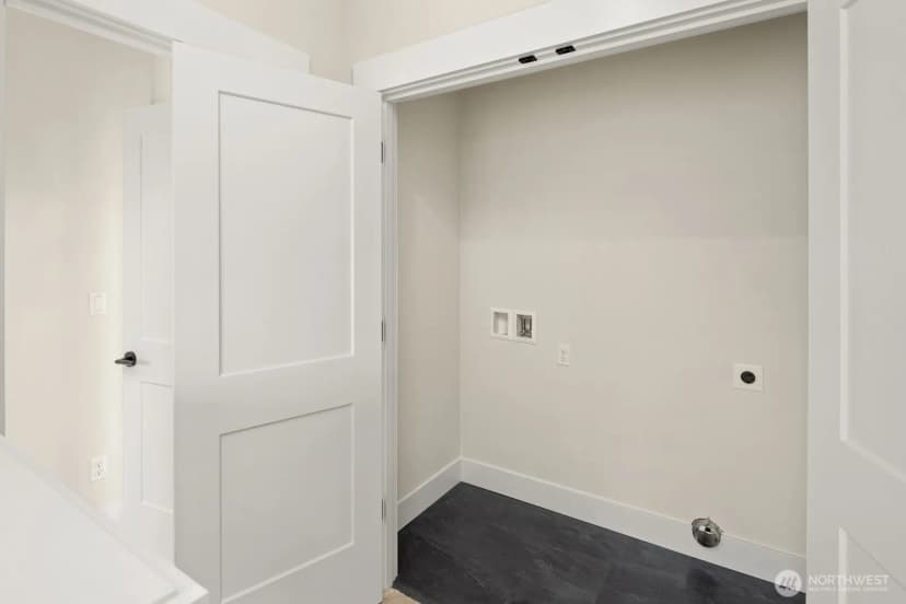 Property photo for 908 S 138th Street, Burien photo 8
