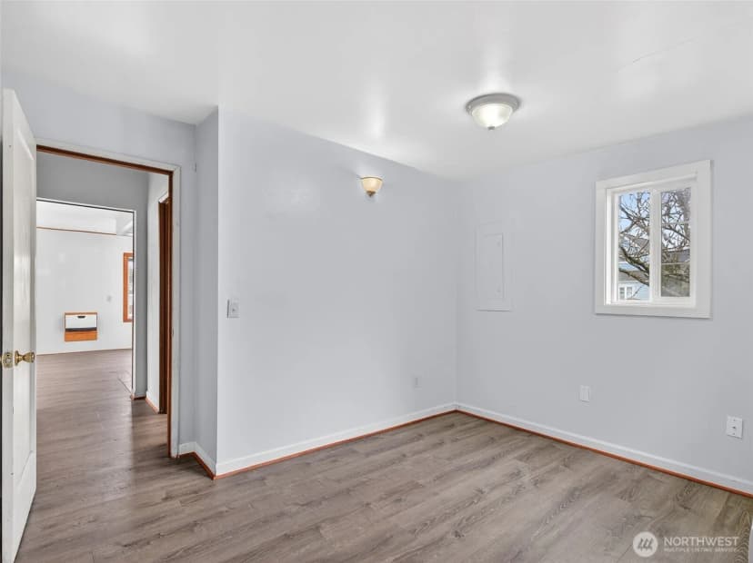 Property photo for 310 Washington Avenue N, Long Beach photo 22