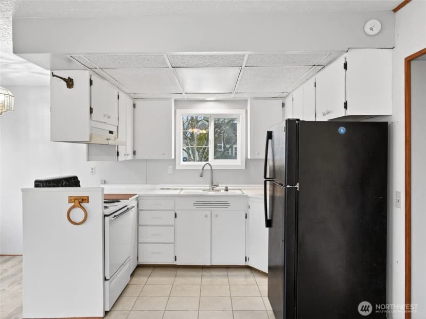 Property photo for 310 Washington Avenue N, Long Beach photo 8