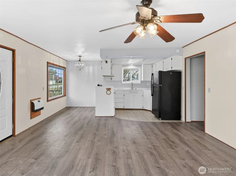 Property photo for 310 Washington Avenue N, Long Beach photo 6