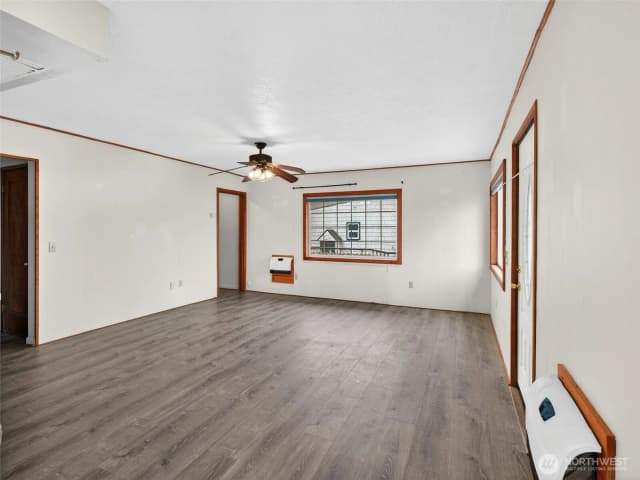 Property photo for 310 Washington Avenue N, Long Beach photo 5