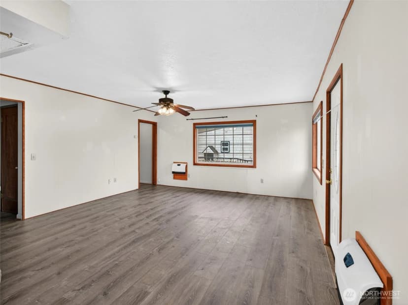 Property photo for 310 Washington Avenue N, Long Beach photo 5