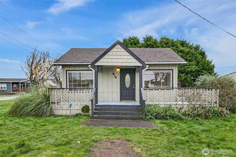 Property photo for 310 Washington Avenue N, Long Beach