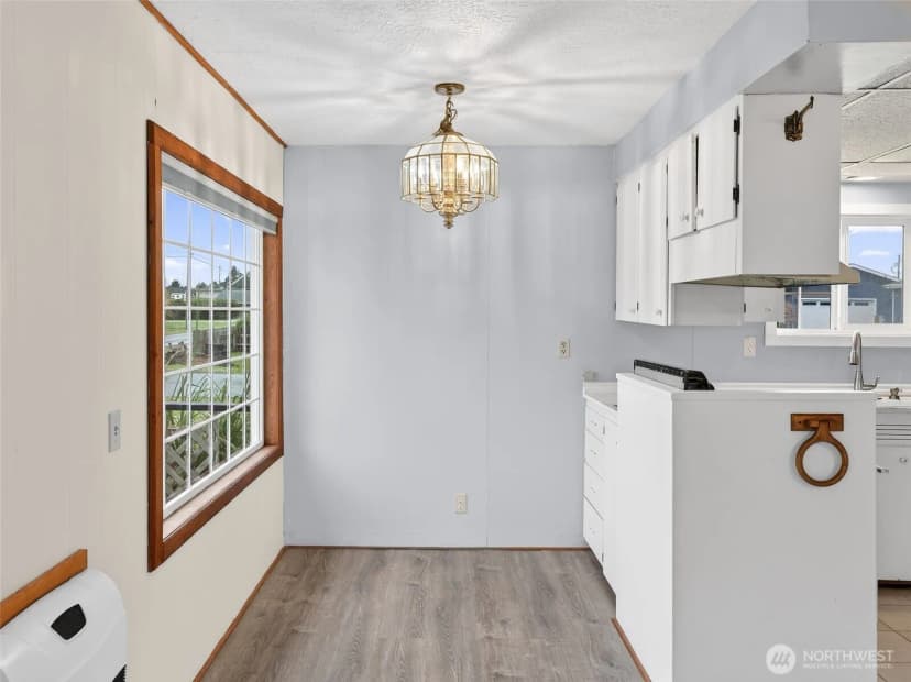 Property photo for 310 Washington Avenue N, Long Beach photo 9